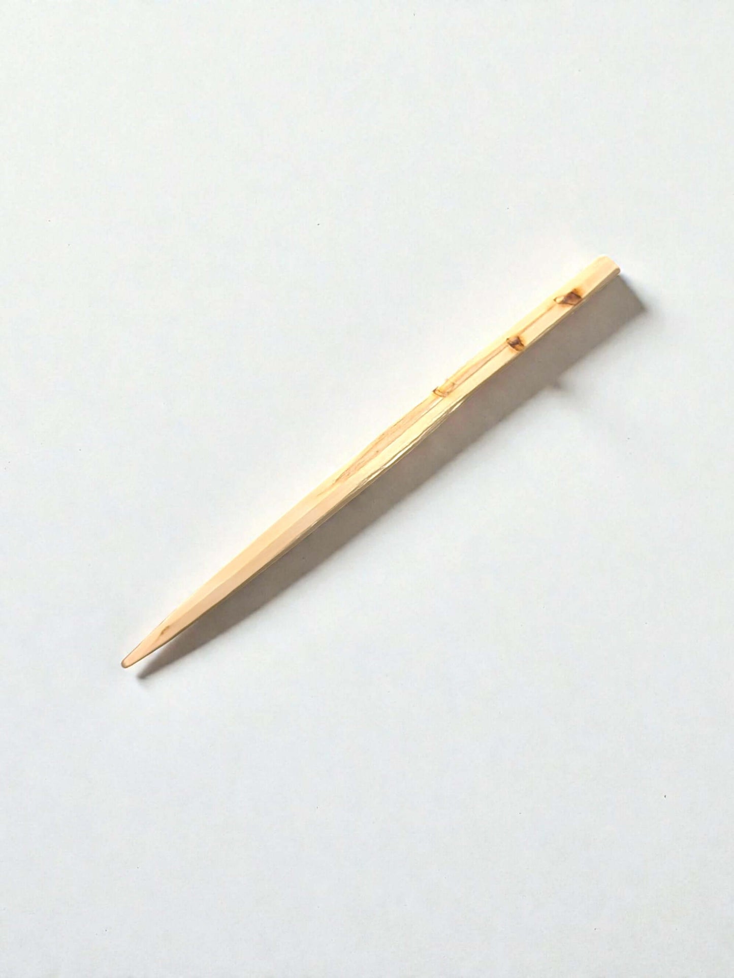 Khol Beldi eyeliner traditionnel marocain naturel 10 g, applicateur en bois pour un maquillage précis.