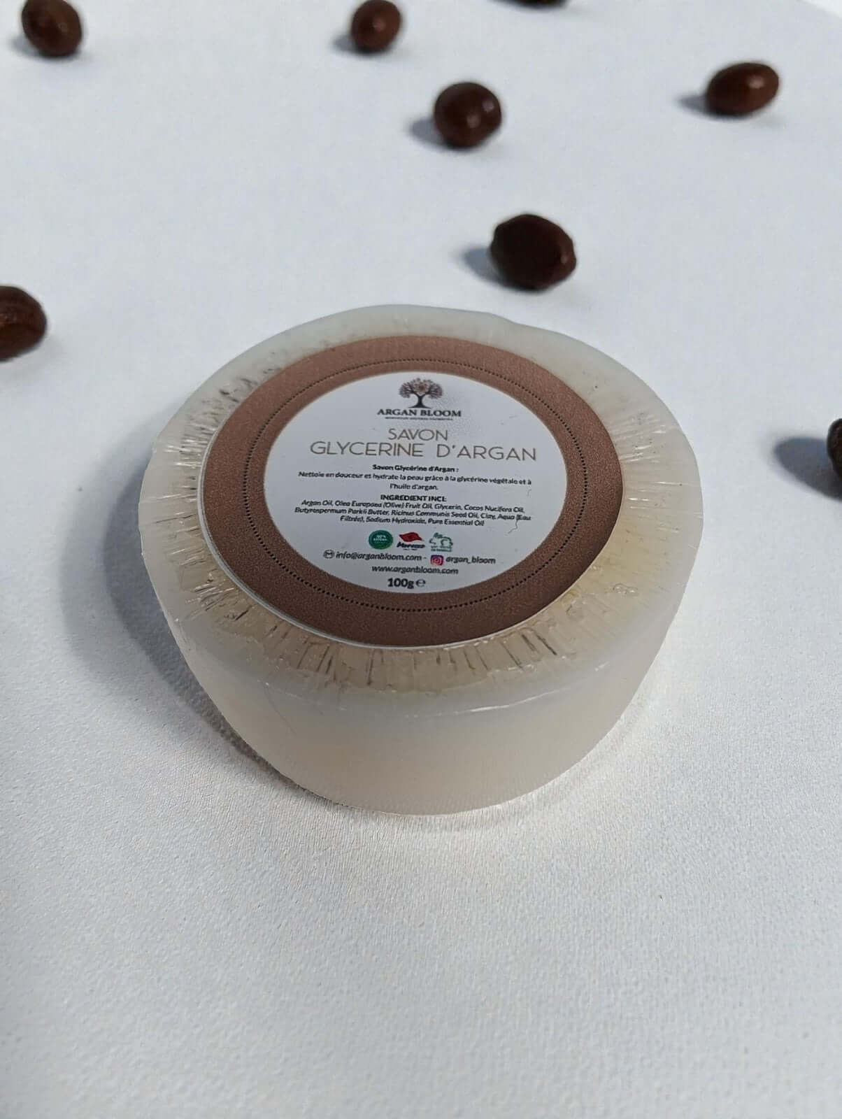 Savon glycérine d’Argan 100 g, savon hydratant naturel à l'huile d’argan sur fond blanc.